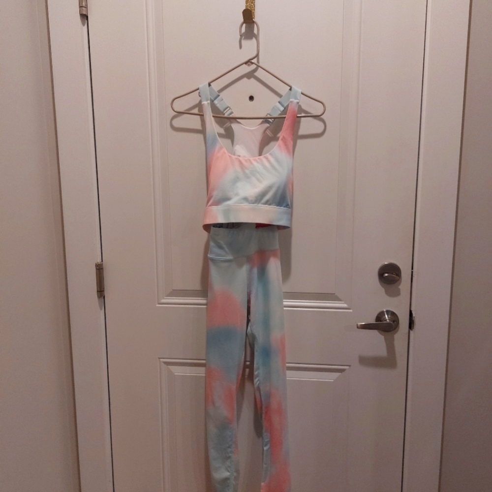 Cute yoga outfit.